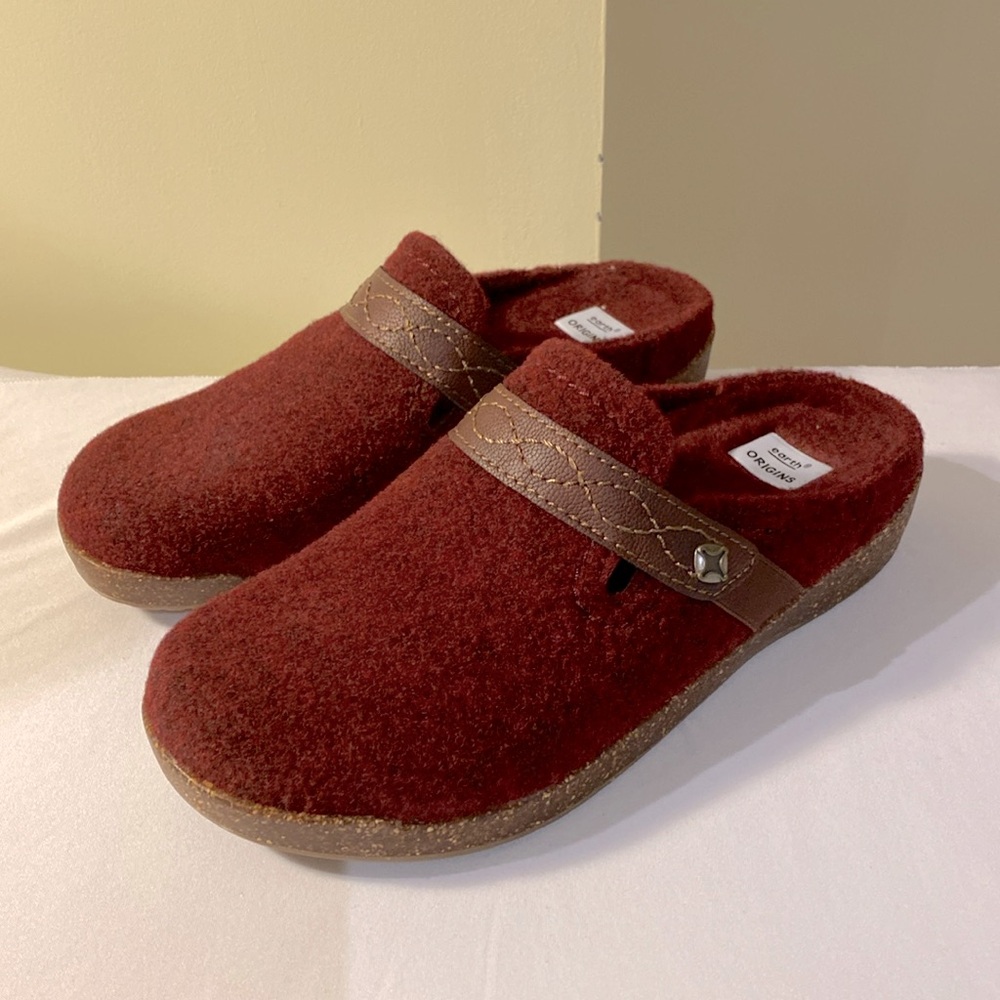 Earth Origins Aurora Janet Felt Slip-On Clog with Strap Merlot